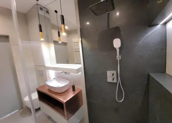 Luxury Blue Cascade Downtown Balcony *